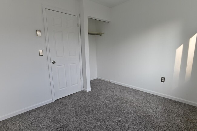 Building Photo - Townhouse in Highspire