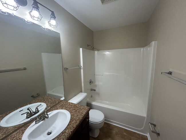 Building Photo - 3 BD 2BA Home with a Garage for Rent in Algood