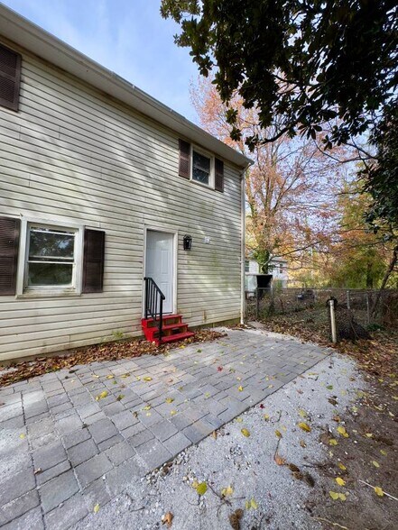 Building Photo - 815 Seneca Park Rd
