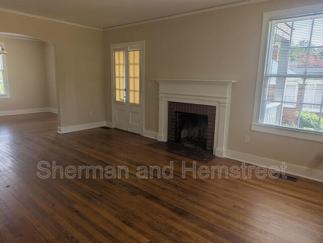 Building Photo - 1449 Troupe St