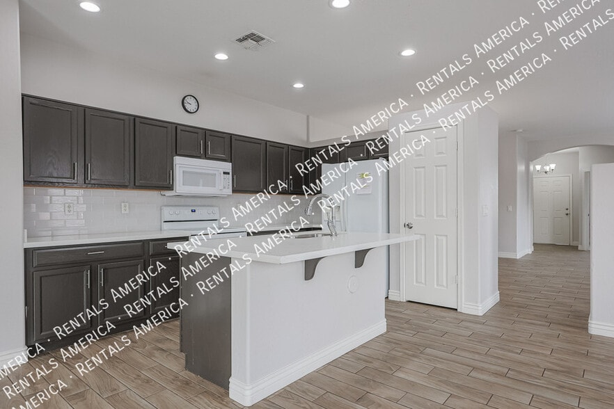 Building Photo - 8805 W Hilton Ave