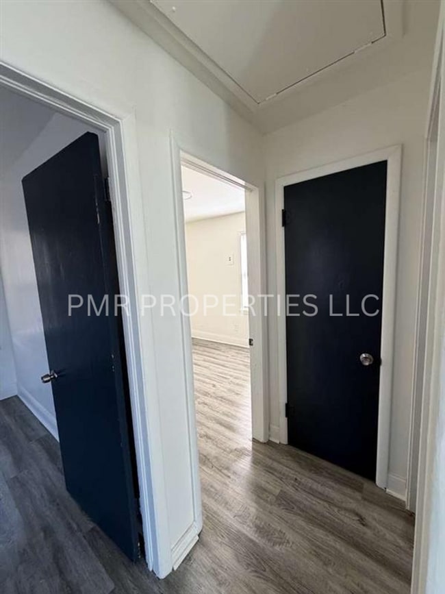 Building Photo - 2Bedroom/1Bathroom-House