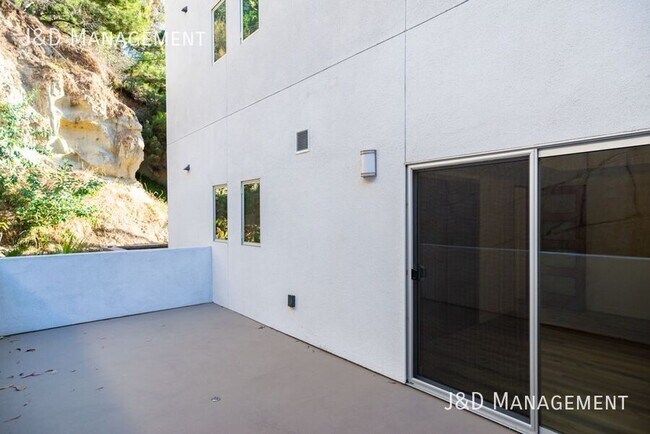 Building Photo - 3333 Reynard Way