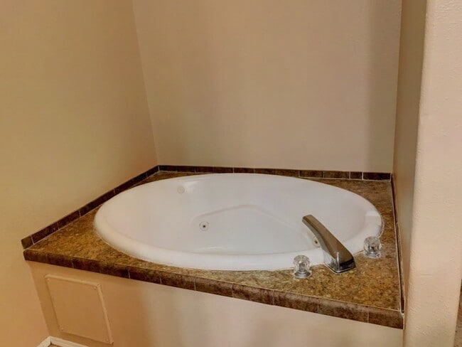Building Photo - Fully Furnished Nice 3BR/2BA Home