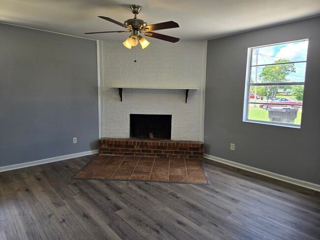 Building Photo - 2675 Teakwood Dr