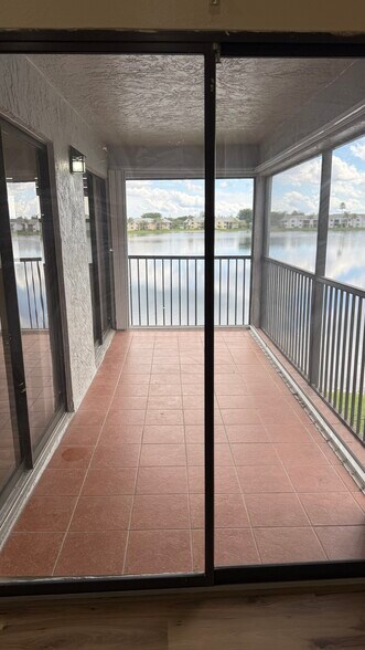 Building Photo - 840 Independence Dr
