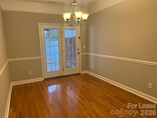 Building Photo - 306 Armour St