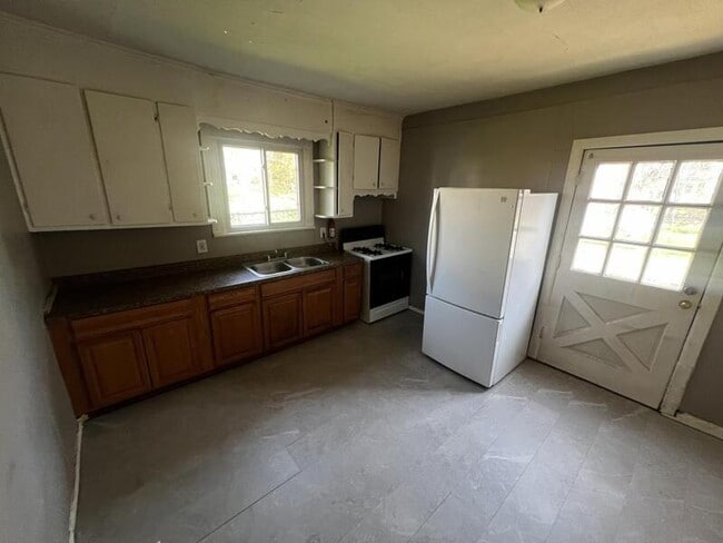 Building Photo - 76 Woodward St