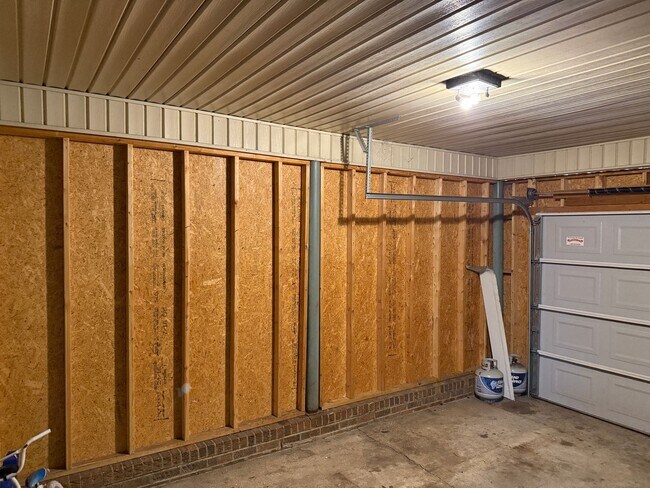 Building Photo - Tranquil 3 Bed 2 Bath Home in Raeford