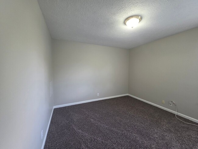Building Photo - 308 Crestmont Dr