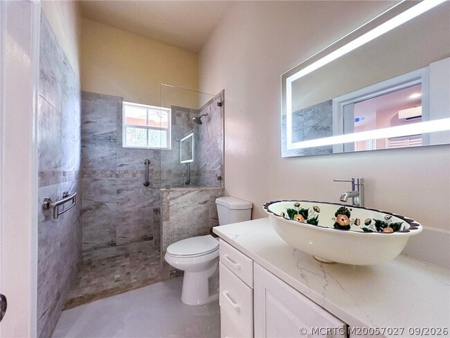 Building Photo - 521 SW Marion Ct