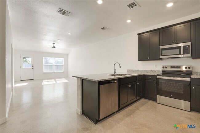 Building Photo - 910 Wax Myrtle Ct