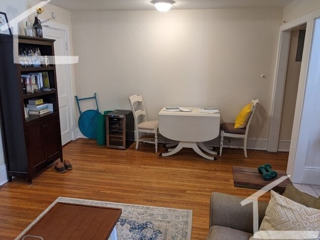 Building Photo - No Brokers Fee,3 Bedrooms unit on Coolidge Corner, Laundry on a Site, Heat, Hot Water Included