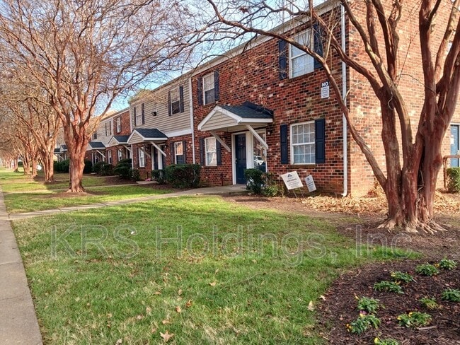 Primary Photo - 622 E 18th St