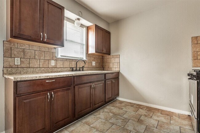 Building Photo - 1416 Mcdonald Dr