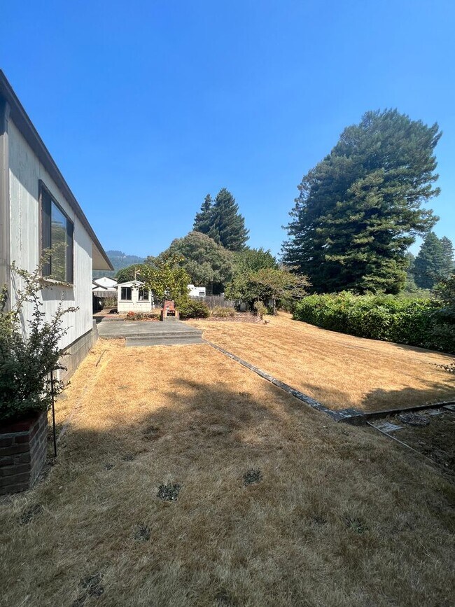 Building Photo - 2 Bedroom Blue Lake House with extra Loft Space!