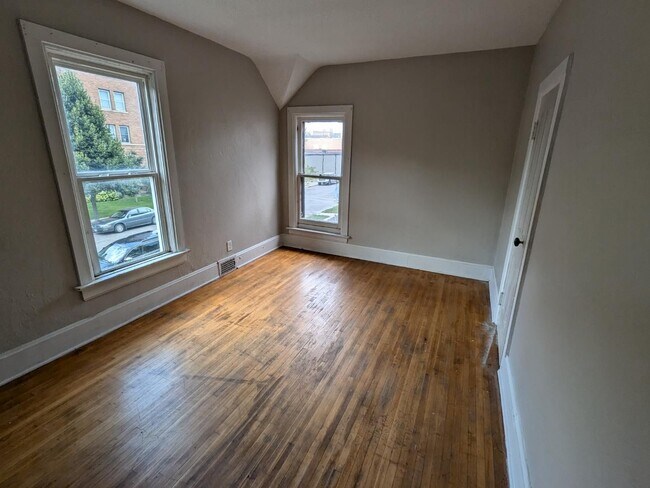 Building Photo - Ward 42 - 7th Ave Duplex