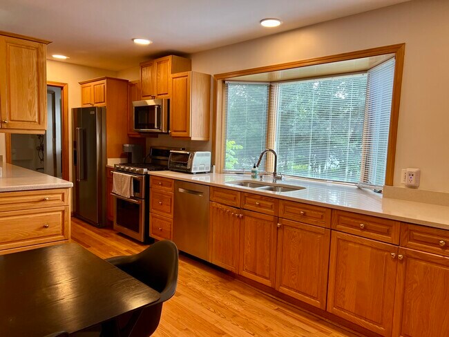 Building Photo - 1804 Chapel Ct