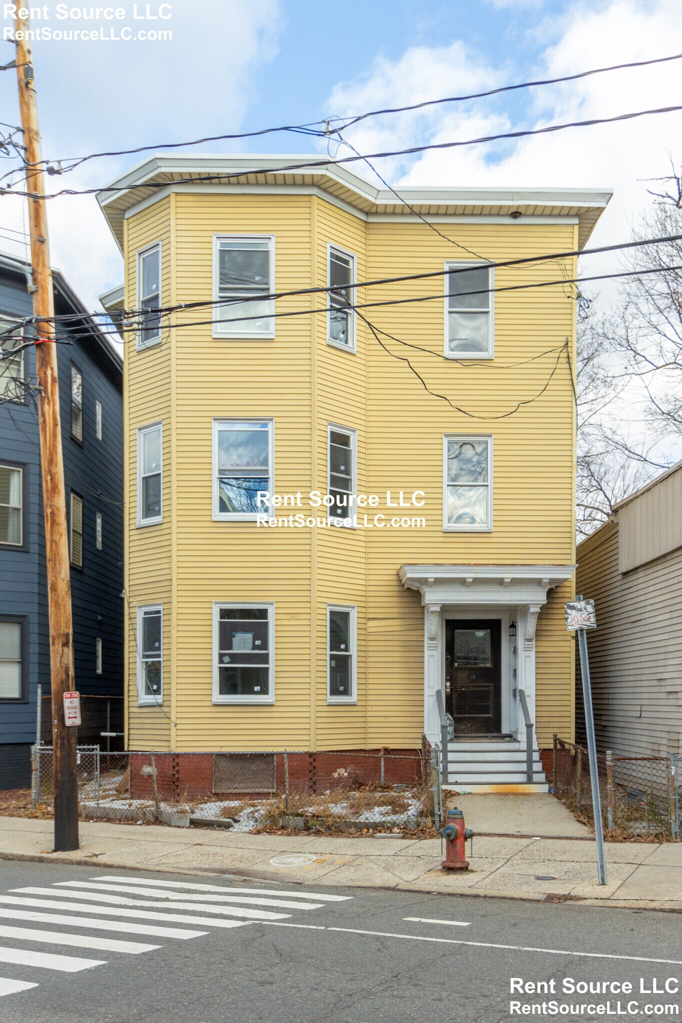 Building Photo - 97 Elm St