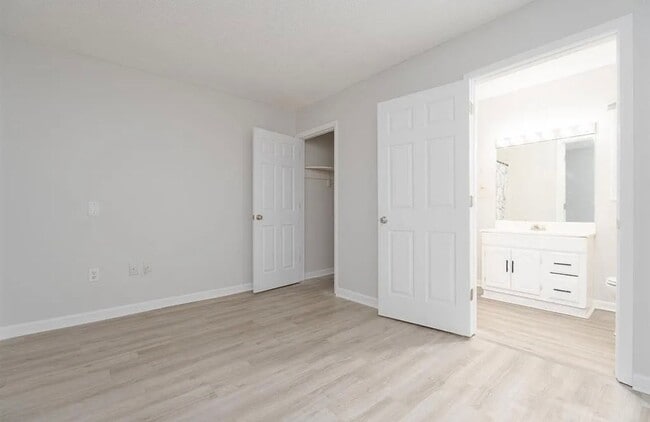 Building Photo - Charming 2-Bedroom Ranch Home with Large Backyard – Cozy & Remodeled!