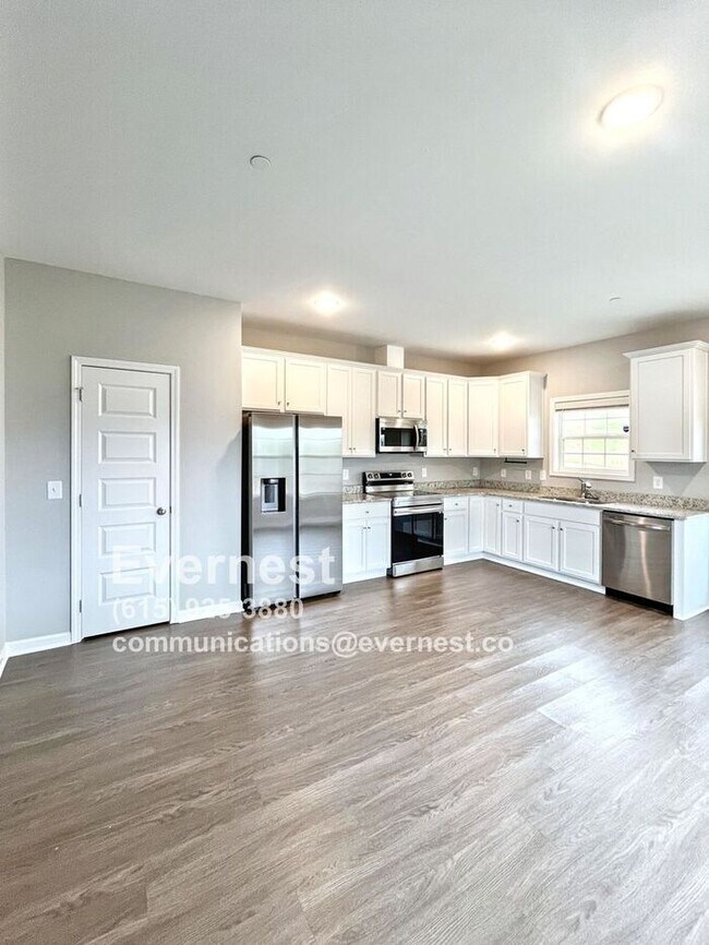 Building Photo - 4-Bedroom, 2-Bathroom Home in a Convenient...