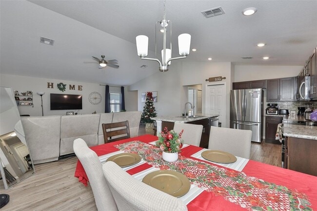 Building Photo - 252 Cascara Ln