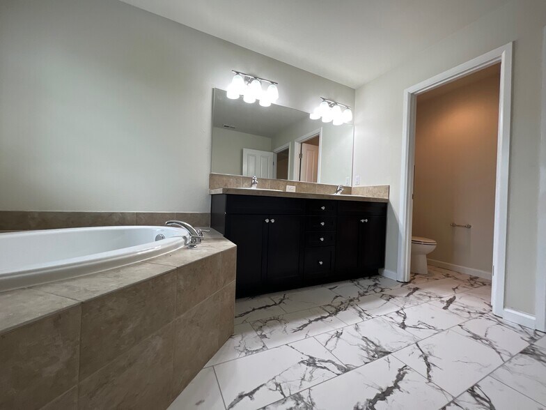 Master bath - 1124 27th St NW