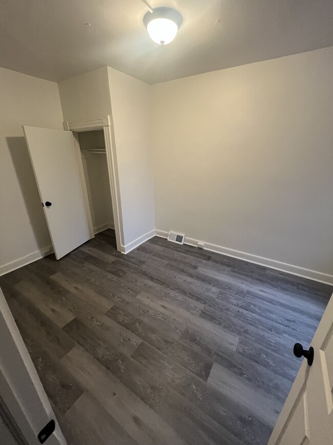 Building Photo - 542 Locust St