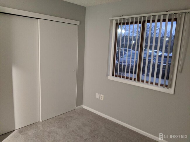 Building Photo - 4805 Ravens Crest Dr