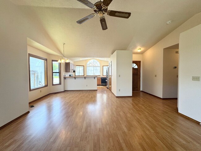 Building Photo - Now leasing in West Boise! This single-lev...
