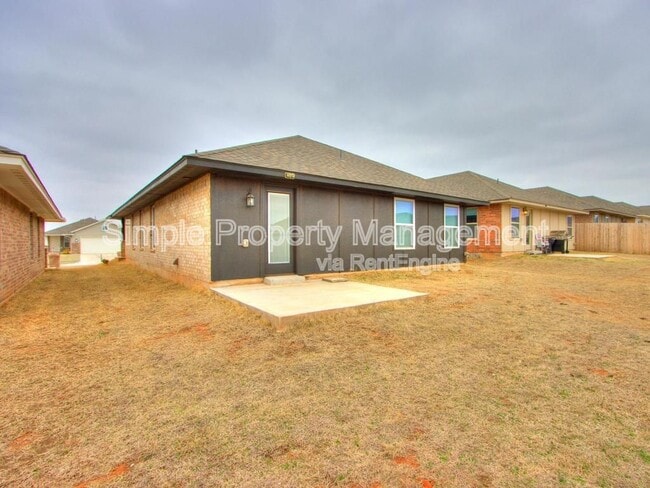 Building Photo - 4700 Crystal Lakes Rd