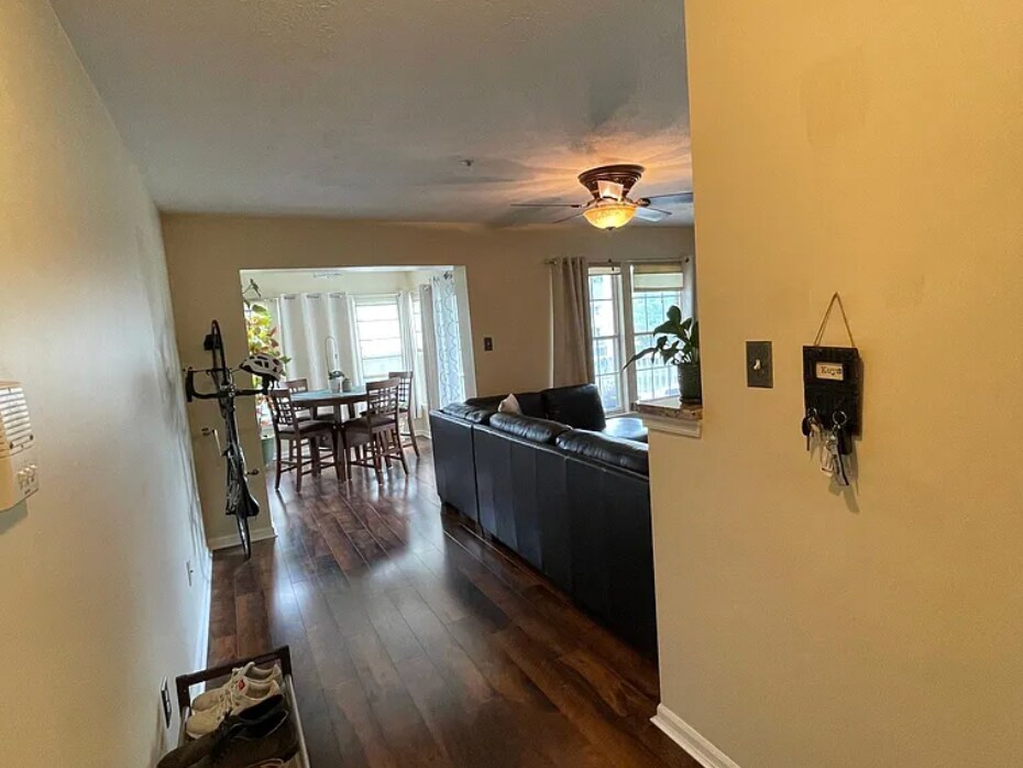 Building Photo - 12 Willow Path Ct