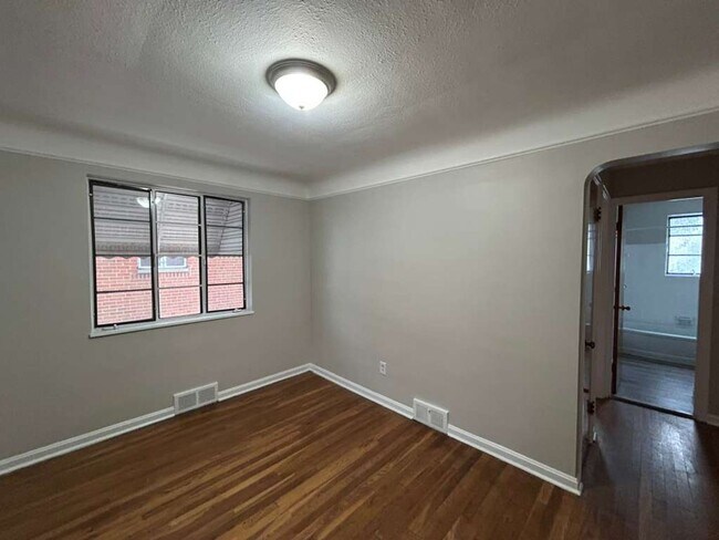 Building Photo - 19181 Lakeshore Blvd