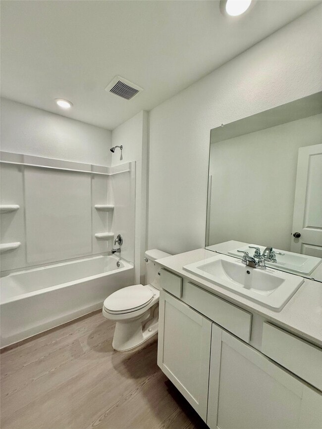Building Photo - 3053 Sunrise Dr