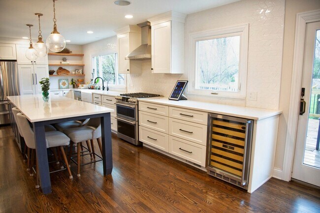 Building Photo - 2S316 Arrowhead Dr