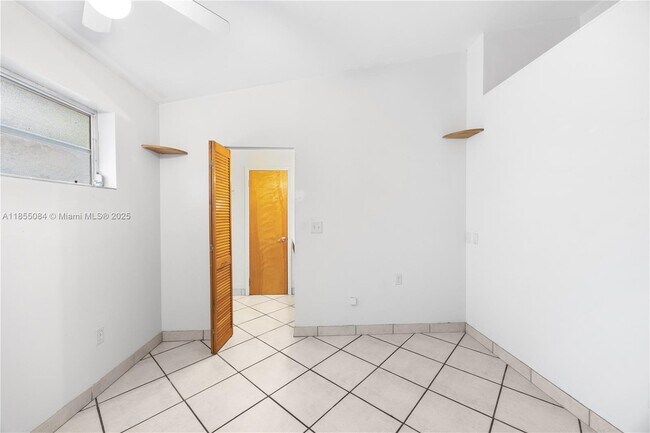 Building Photo - 7041 SW 63rd Ct