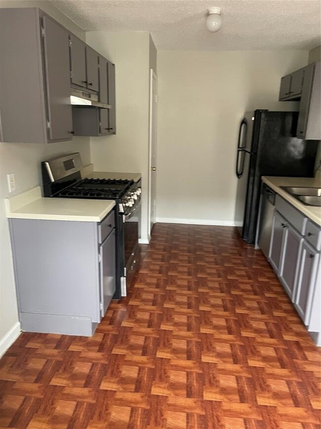 Building Photo - 106 E Austin Ave