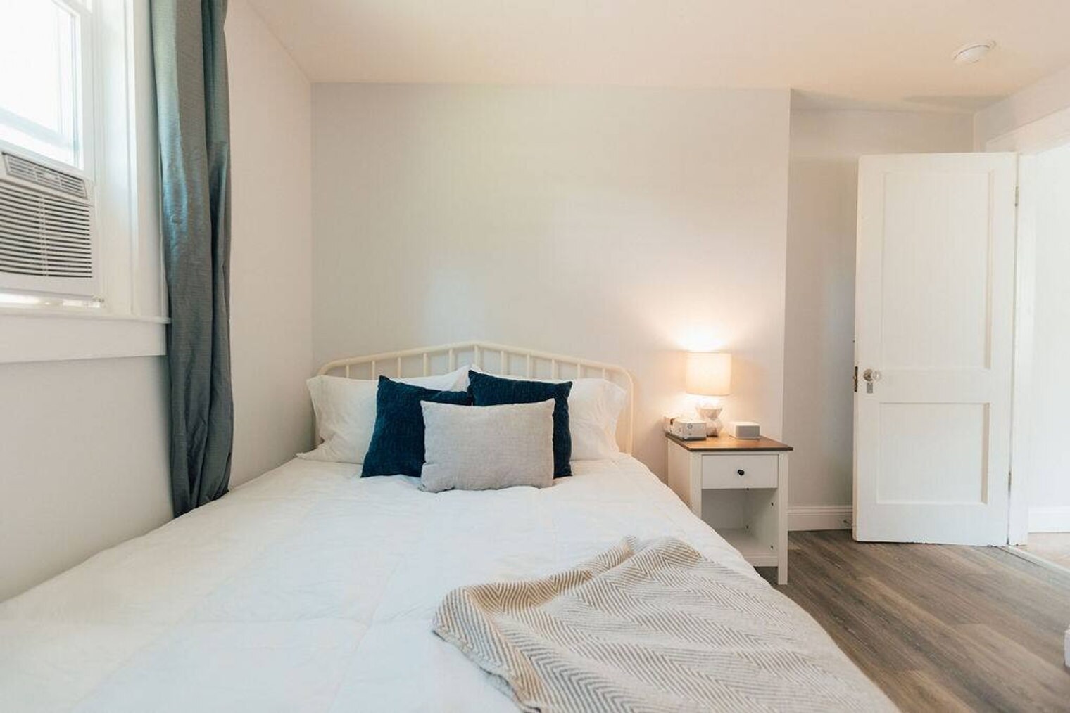 Building Photo - 905 Hill St