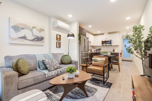 Building Photo - 1433 E Howell St