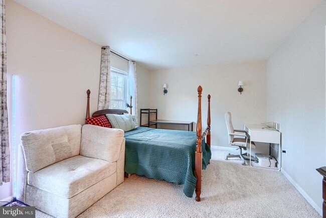 Building Photo - 215 Gracecroft Ct