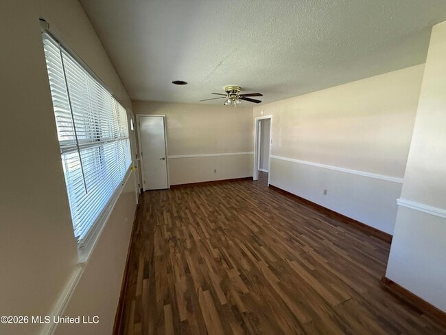 Building Photo - 405 McGuire Cir