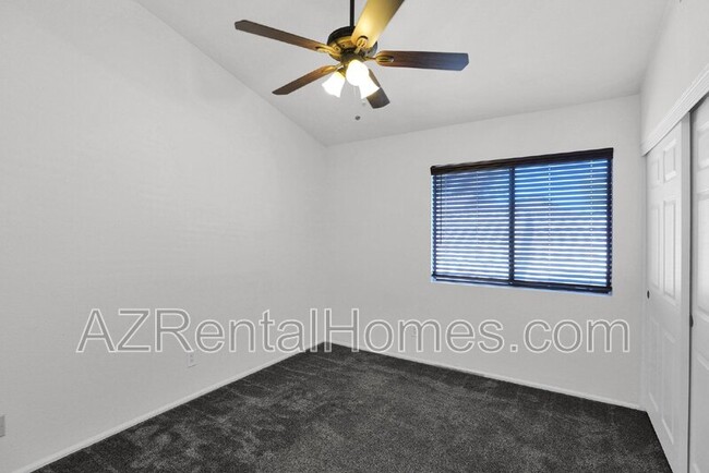 Building Photo - 39 E La Vieve Ln