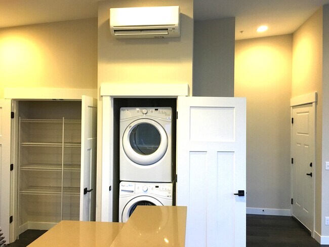 Building Photo - 2311 E John St