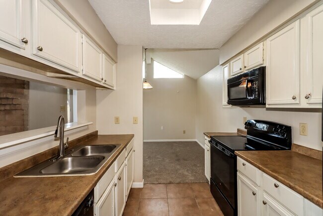 Building Photo - 16602 Quiet Trail Dr