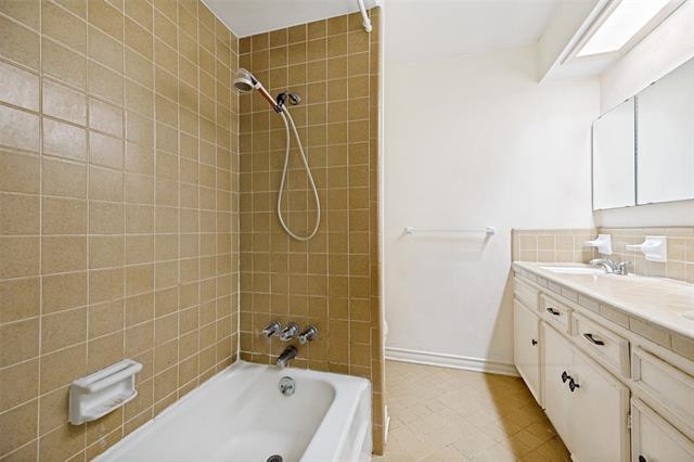 Building Photo - 7726 Dentcrest Dr