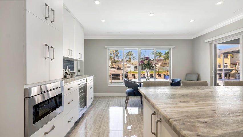 Building Photo - 831 Dover St