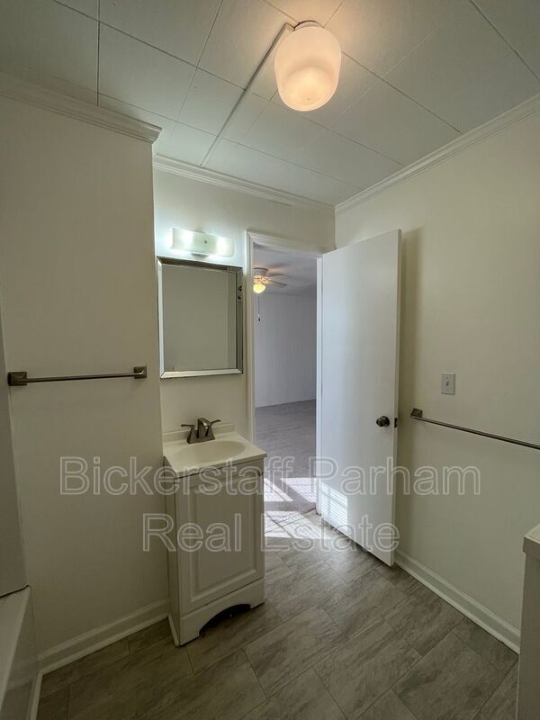 Building Photo - 1310 Stark Ave