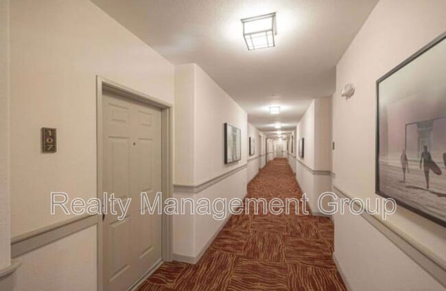 Building Photo - 9253 Regents Rd