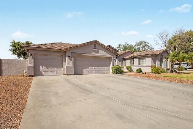 Building Photo - 8352 W San Juan Ave