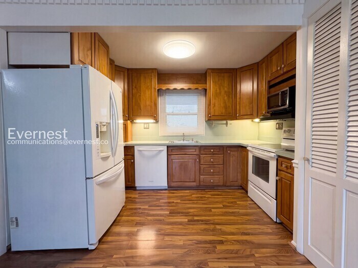 Building Photo - 2519 Kitmore Ln